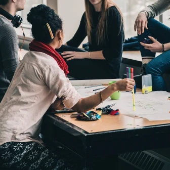 Menschen Gruppentisch