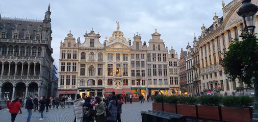 Blick auf den Marktplatz in Brüssel bei Tag