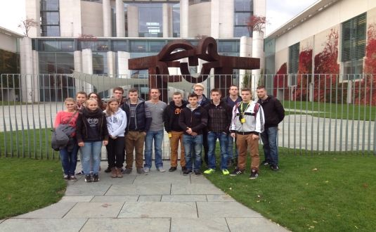 Berlin - Brennpunkt deutscher Geschichte und Politik. Ein Studienseminar für Jugendliche